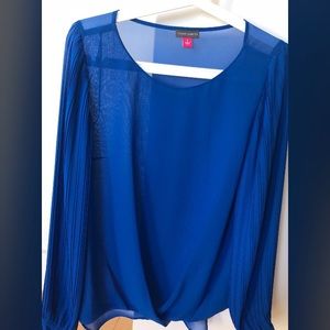 Beautiful Vince Camuto long sleeve blouse